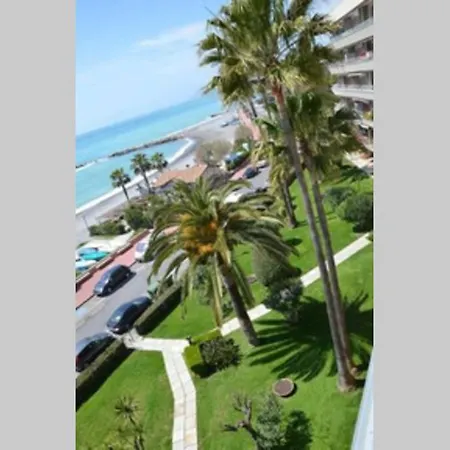 Appartamento Fronte Mare Apartment *