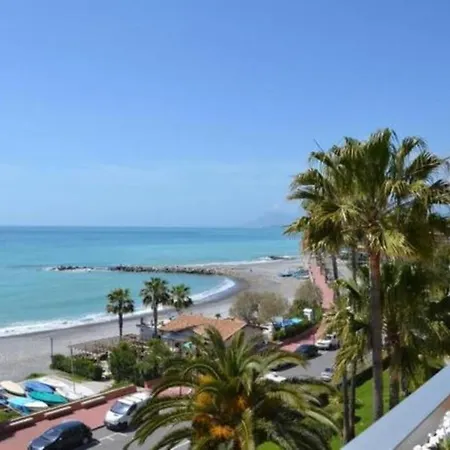 Apartment Appartamento Fronte Mare *